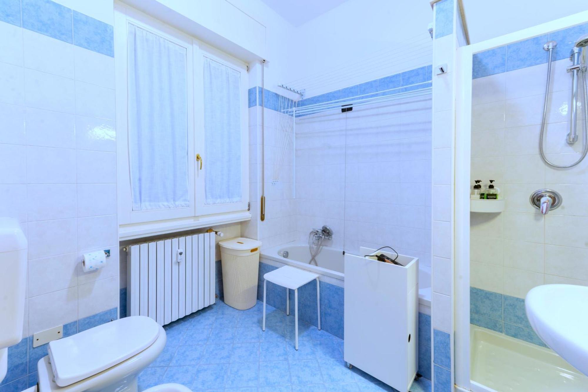 Holiday Apartment - Brescia Centro - Parcheggio Privato Luaran gambar