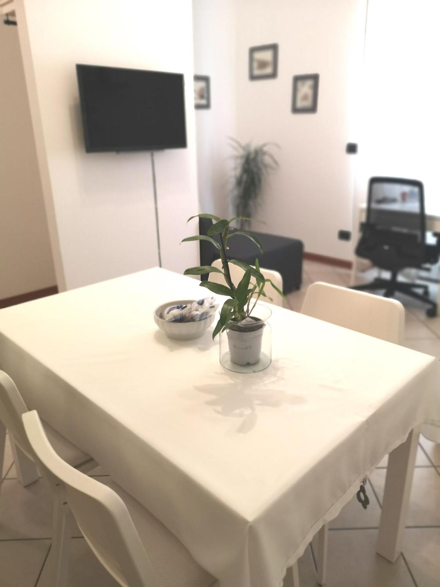 Holiday Apartment - Brescia Centro - Parcheggio Privato Luaran gambar