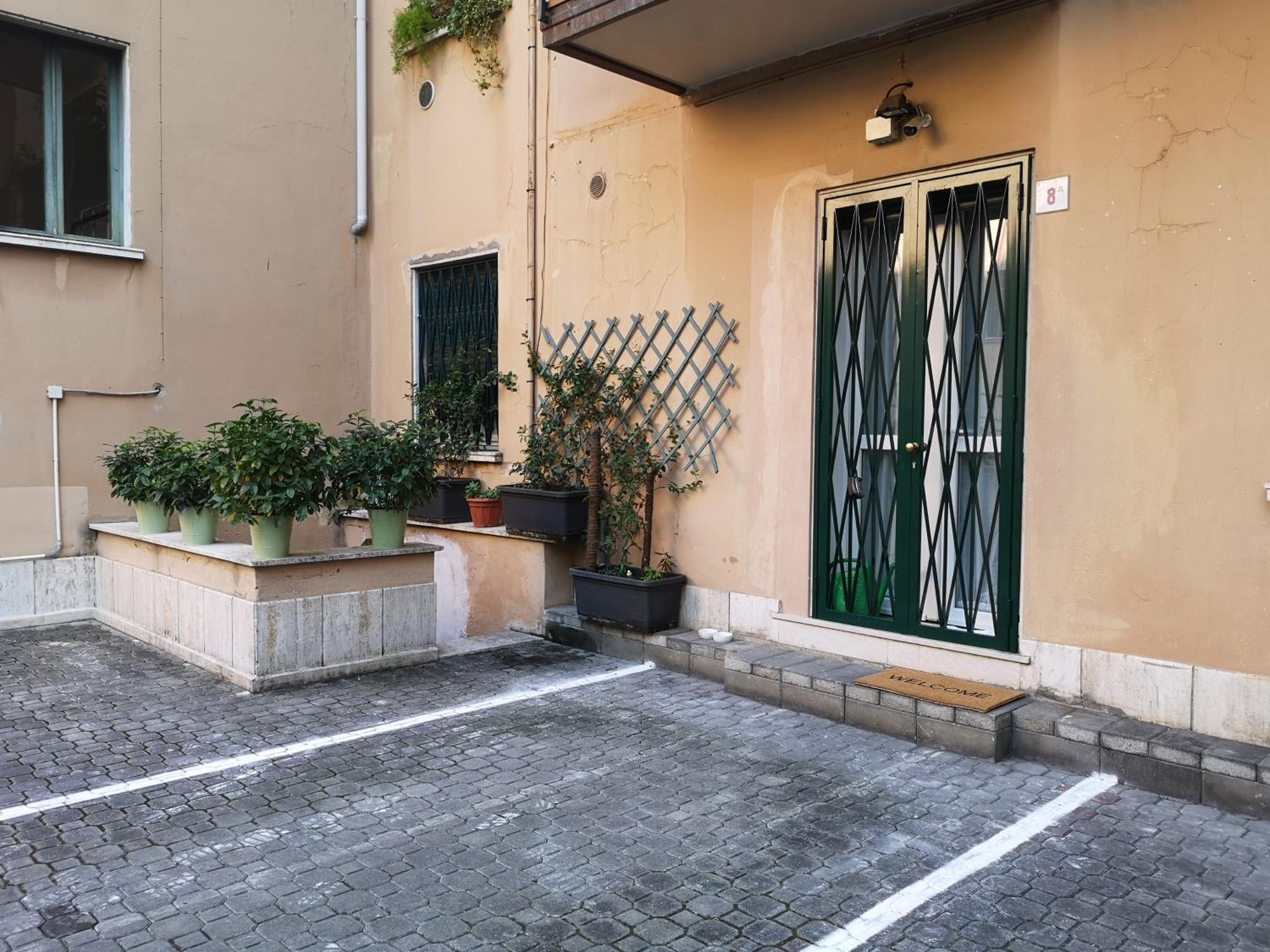 Holiday Apartment - Brescia Centro - Parcheggio Privato Luaran gambar
